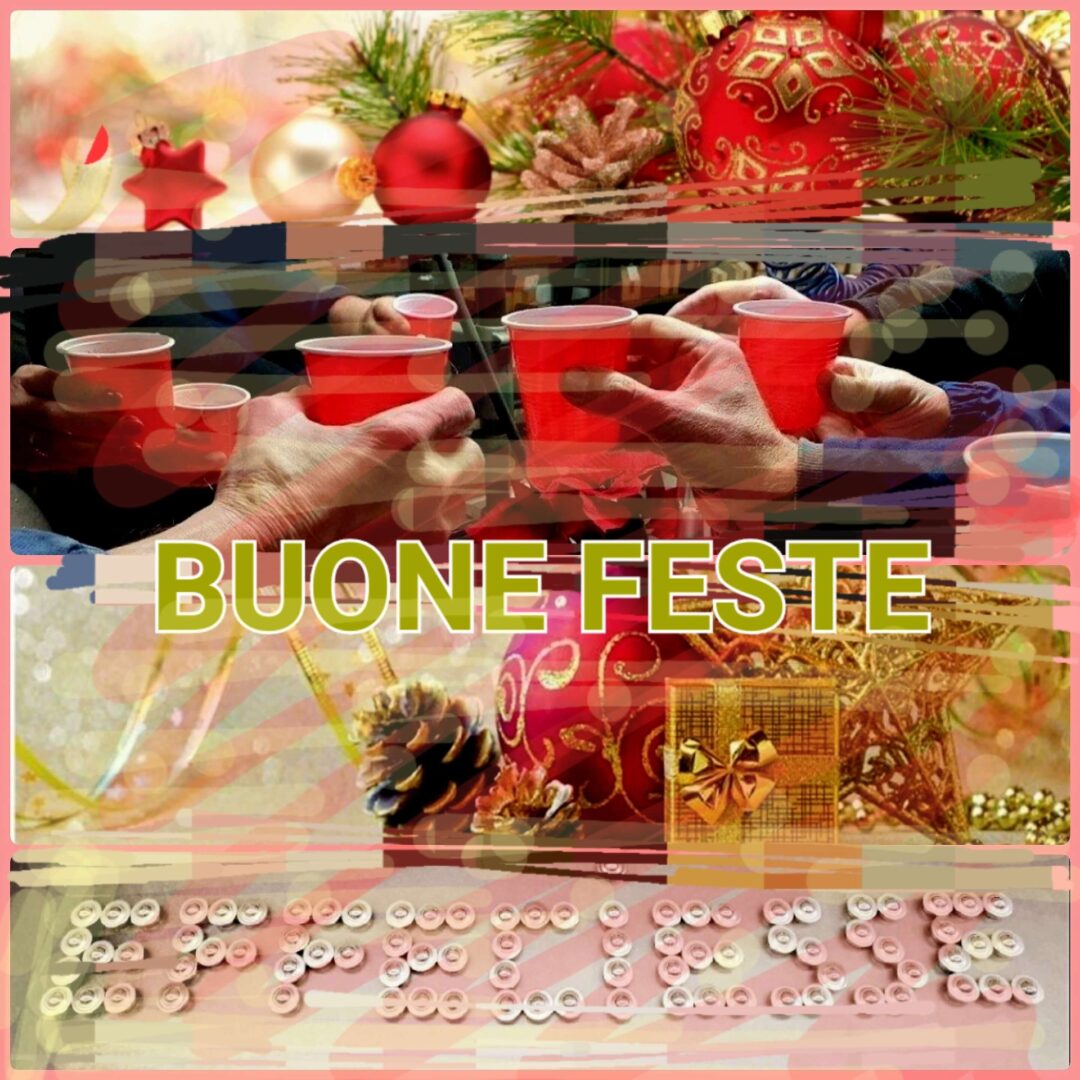 Auguri di buone feste 2023 con decorazioni natalizie e scritta realizzata con sfere portanti.